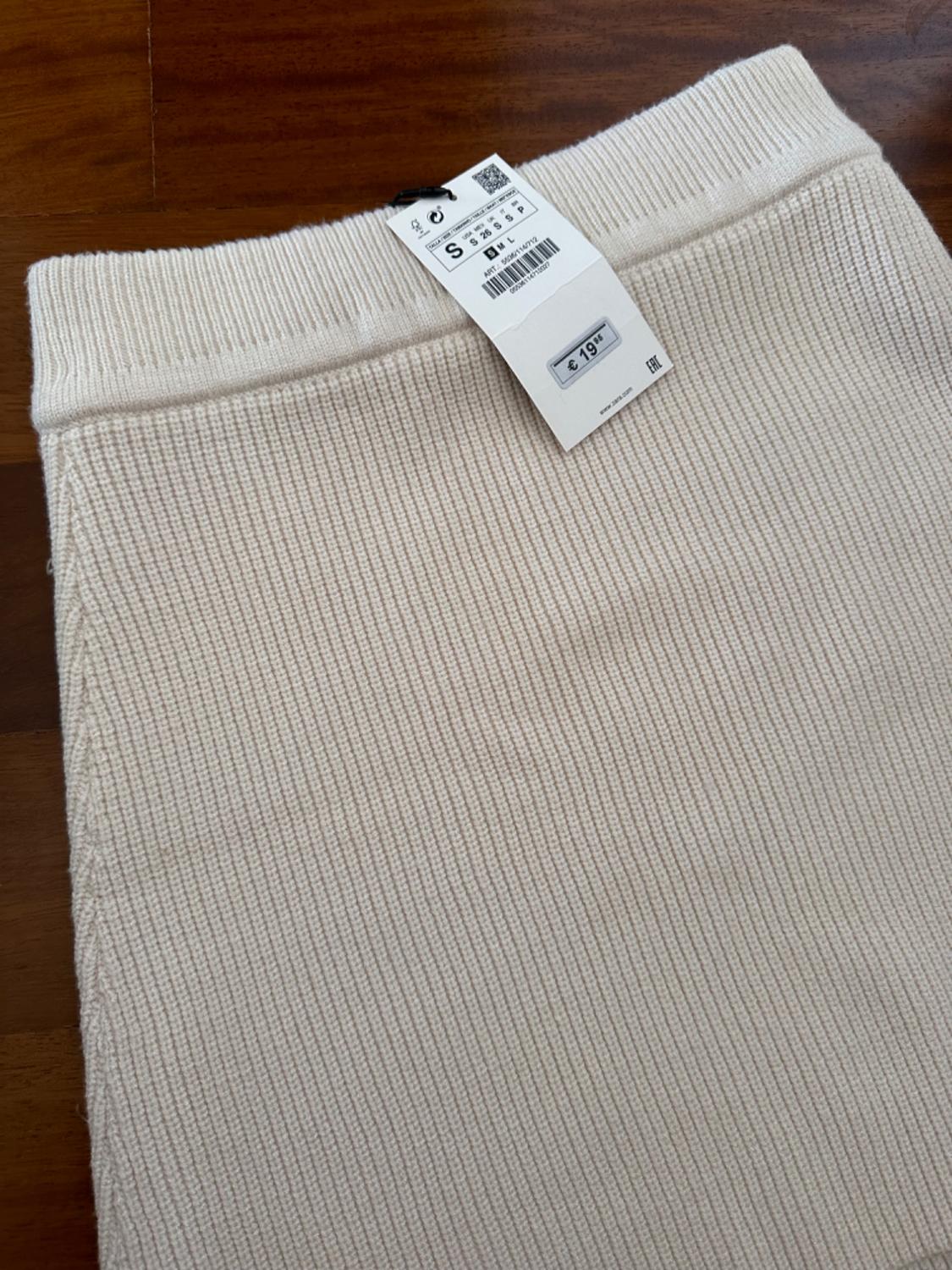 KNIT MINI SKIRT - Image 3