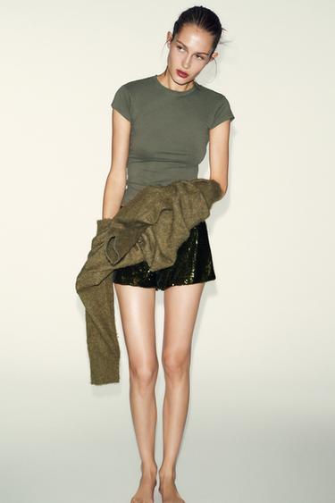 CAMISETA ENTALLADA MANGA CORTA - Khaki de Zara