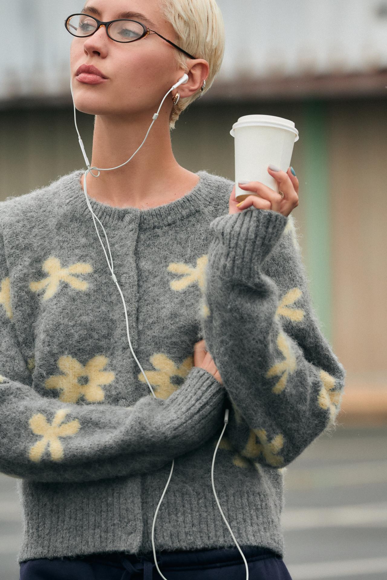 FLORAL JACQUARD CARDIGAN — Gray