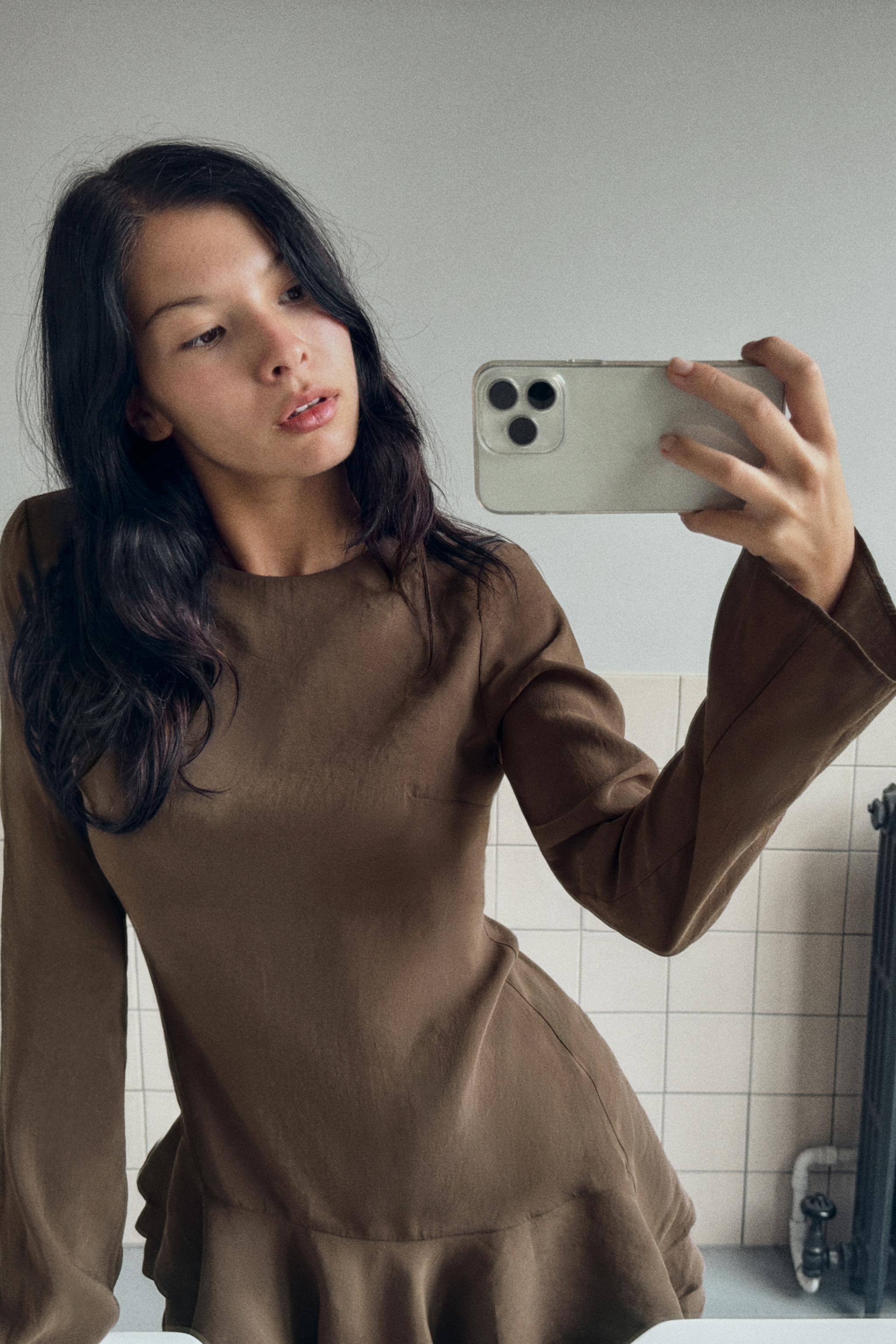 フリル付きショート丈フルイドワンピース - チョコレート | ZARA