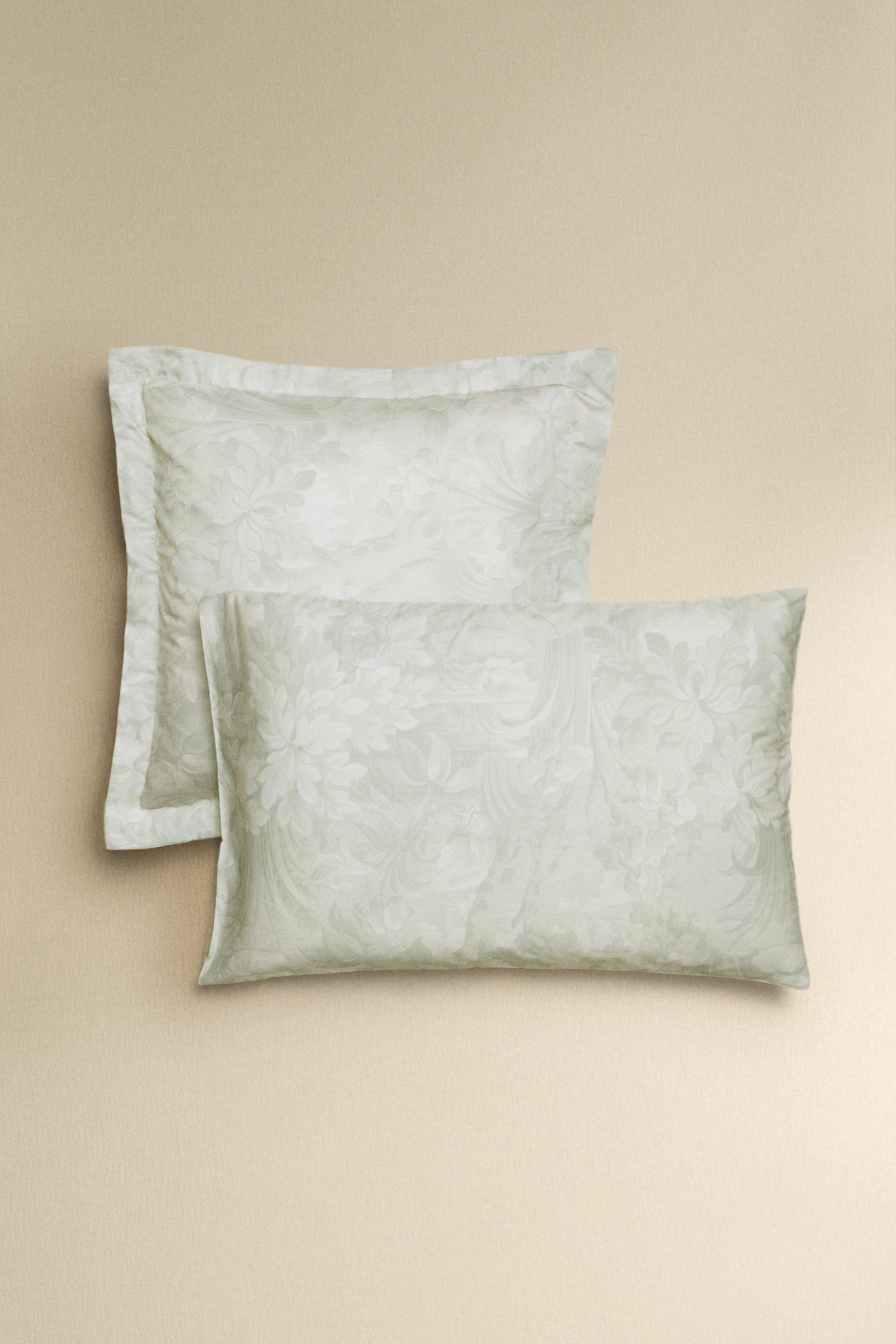 PILLOWCASE WITH FLORAL AND BRANCH PRINT — Light green