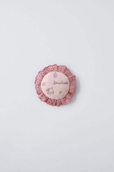 Zara EMBROIDERED QUILTED HAIR CLIP - Pale pink