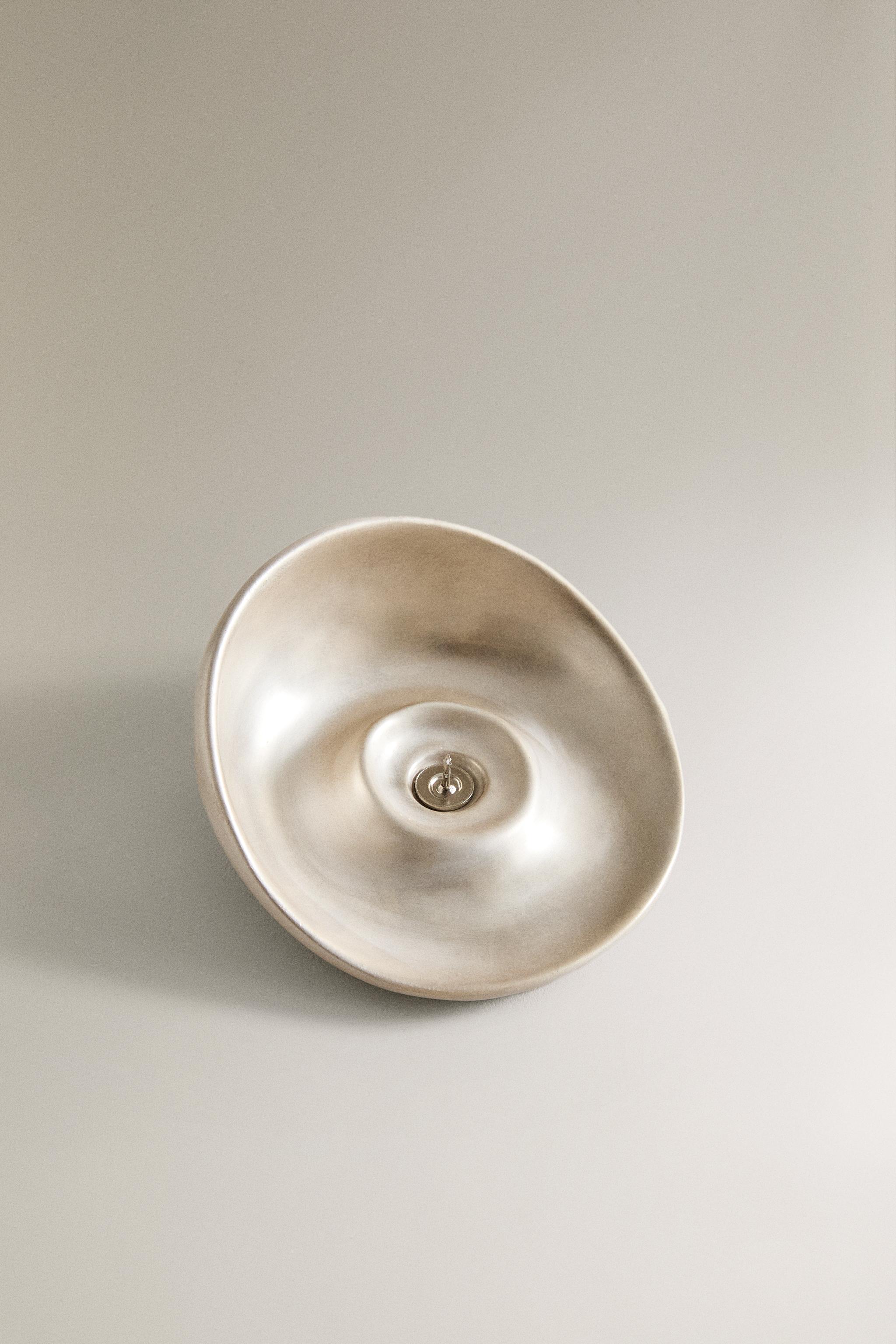 CHRISTMAS SILVER CERAMIC TEALIGHT HOLDER