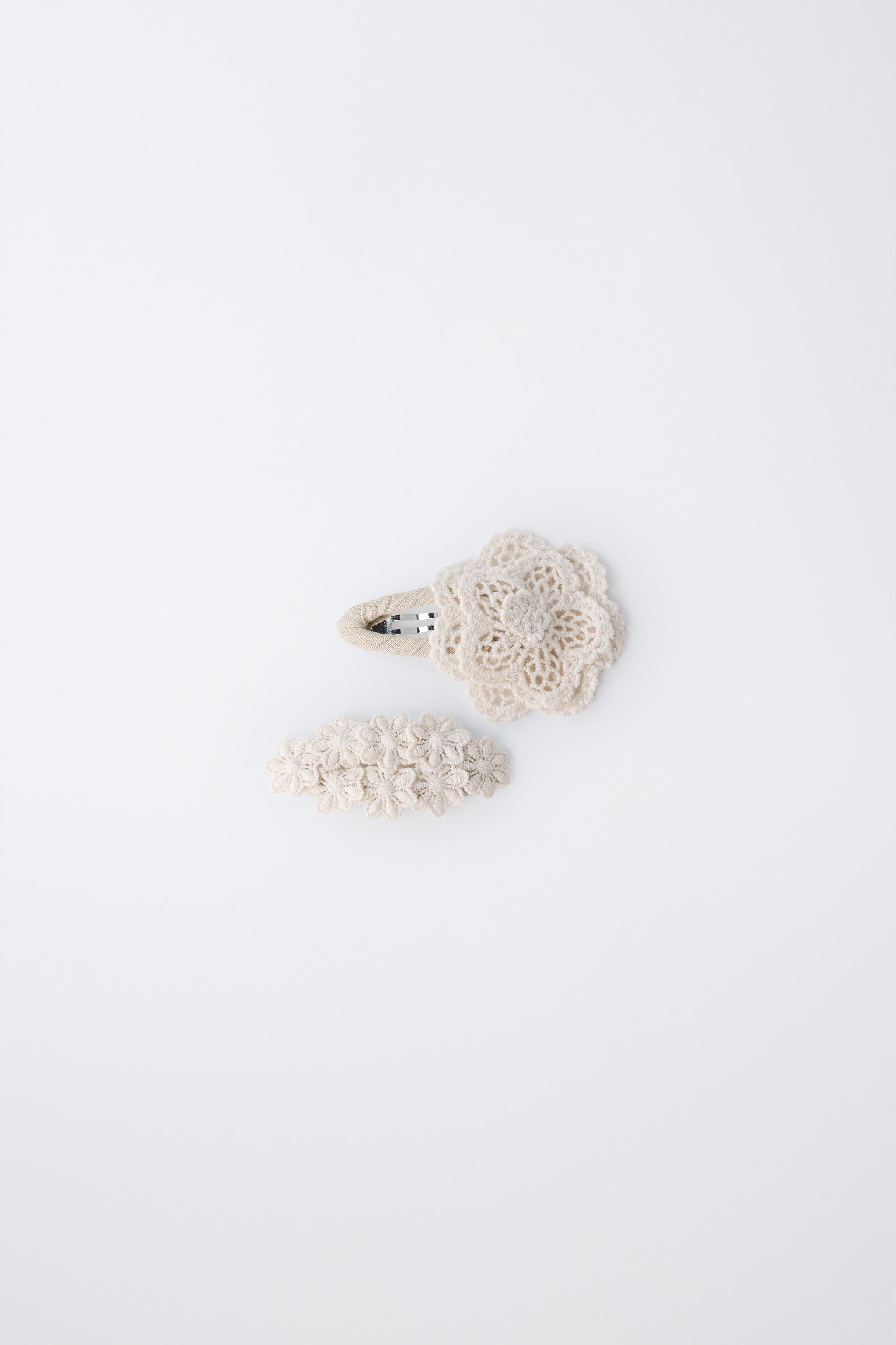 LOT DE DEUX PINCES À FLEURS EN CROCHET