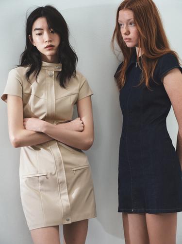 VESTIDO CORTO ELÁSTICO - Beige de Zara