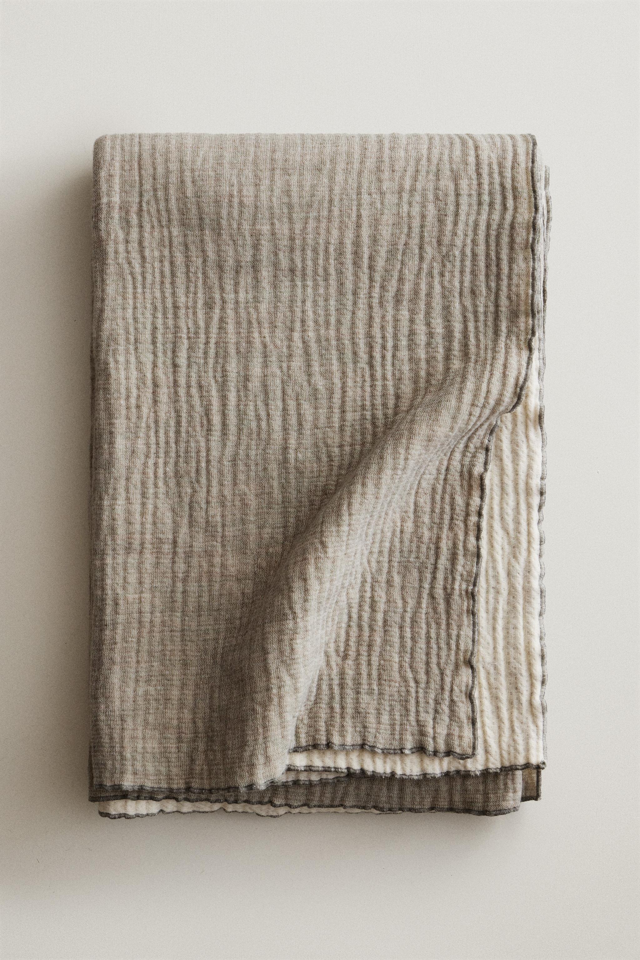 TEXTURED COTTON AND WOOL BLANKET