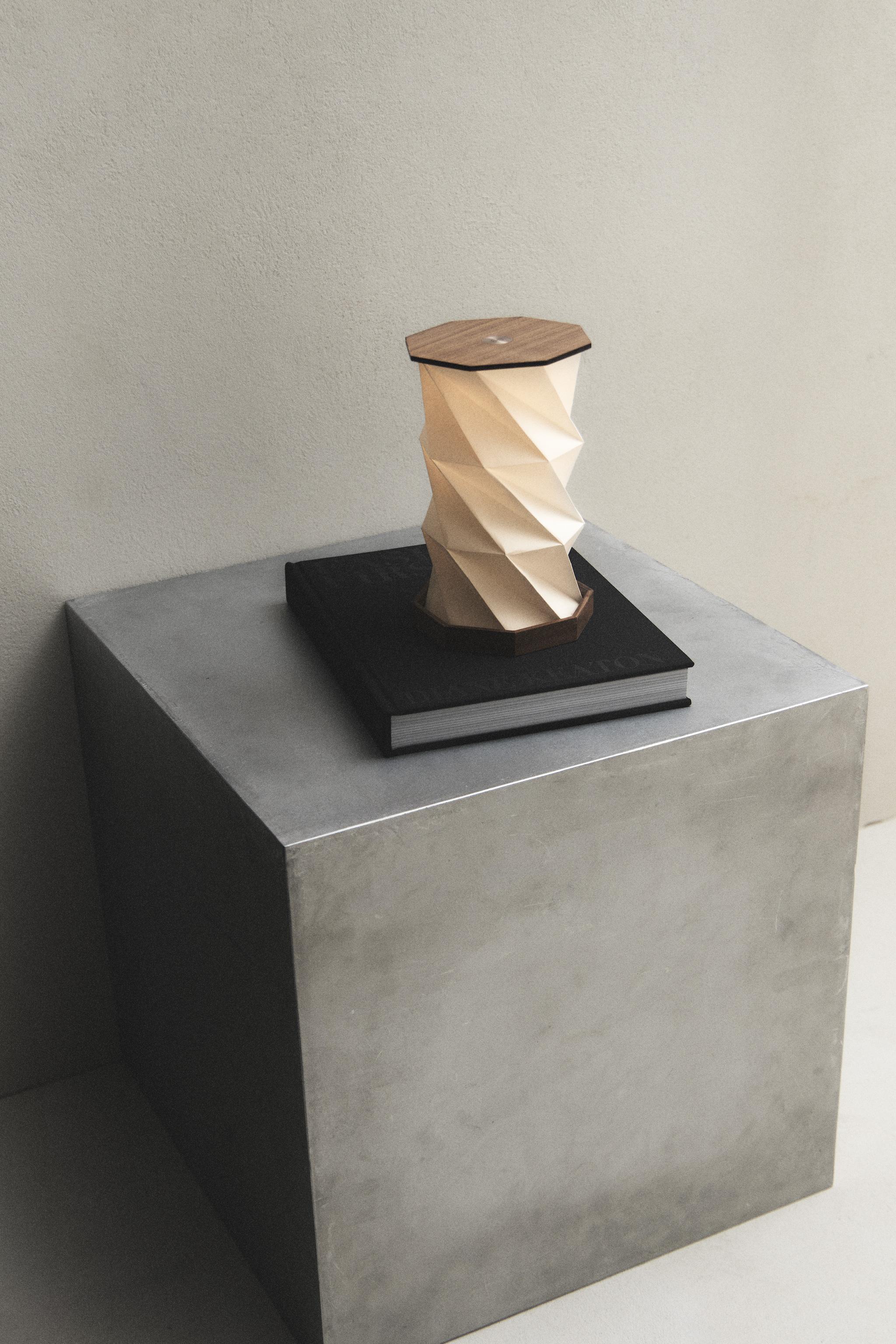 CORDLESS FOLDABLE TABLE LAMP