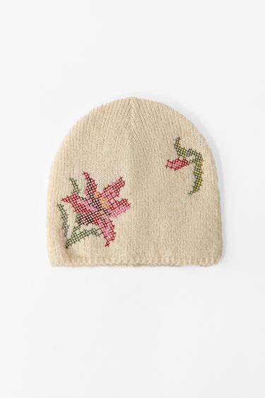 Zara FLORAL EMBROIDERED KNIT BEANIE HAT - Ecru