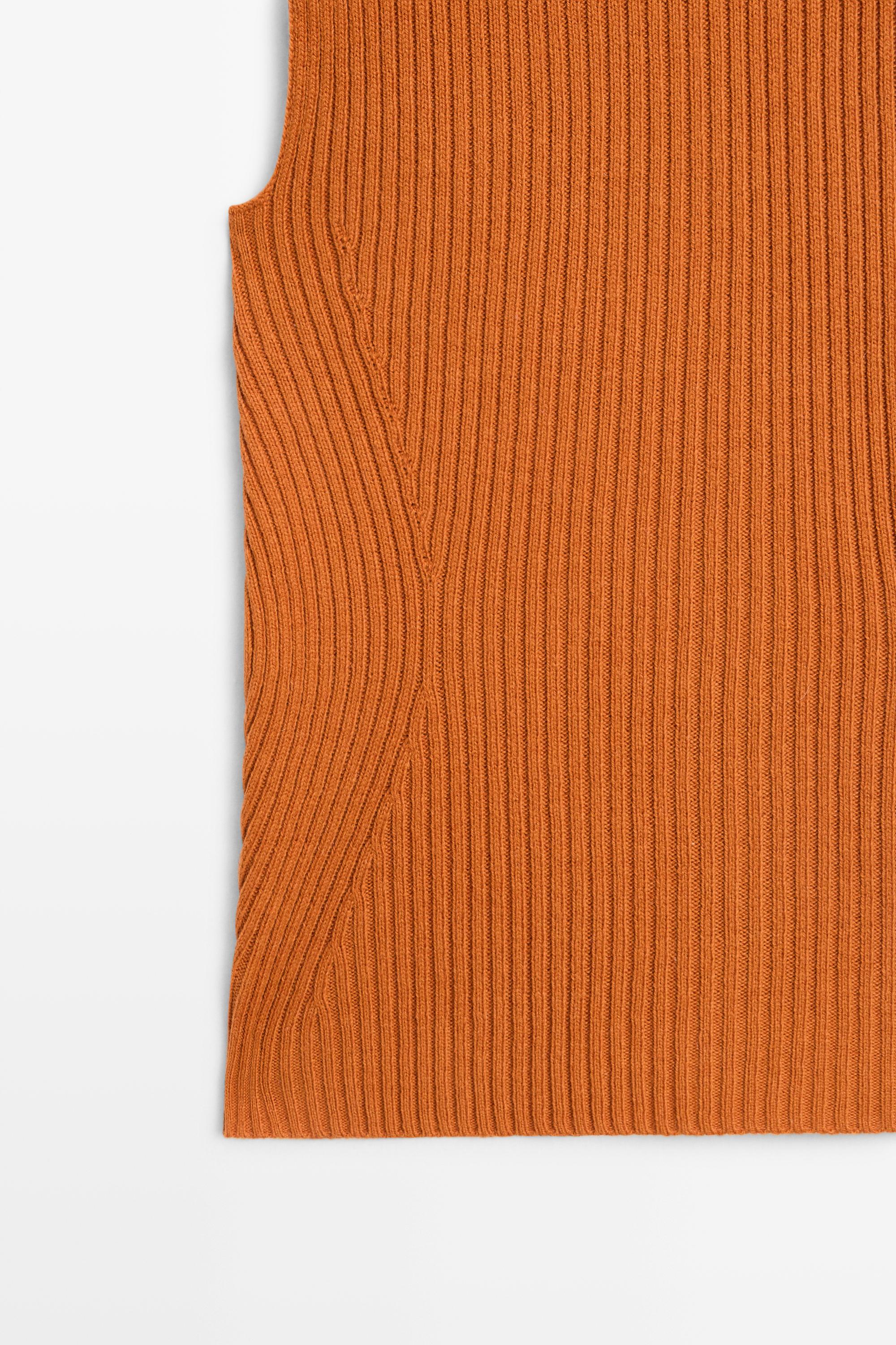 Ribbed turtleneck knit top