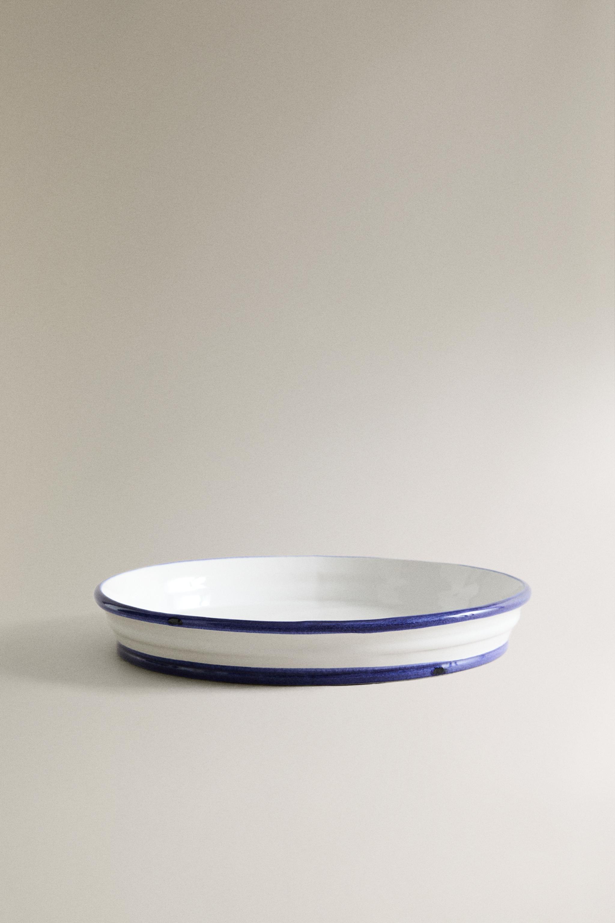 STONEWARE SERVING DISH WITH CONTRASTING RIM