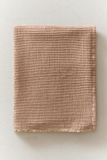 TWO-TONE WAFFLE BATH TOWEL — Red 1