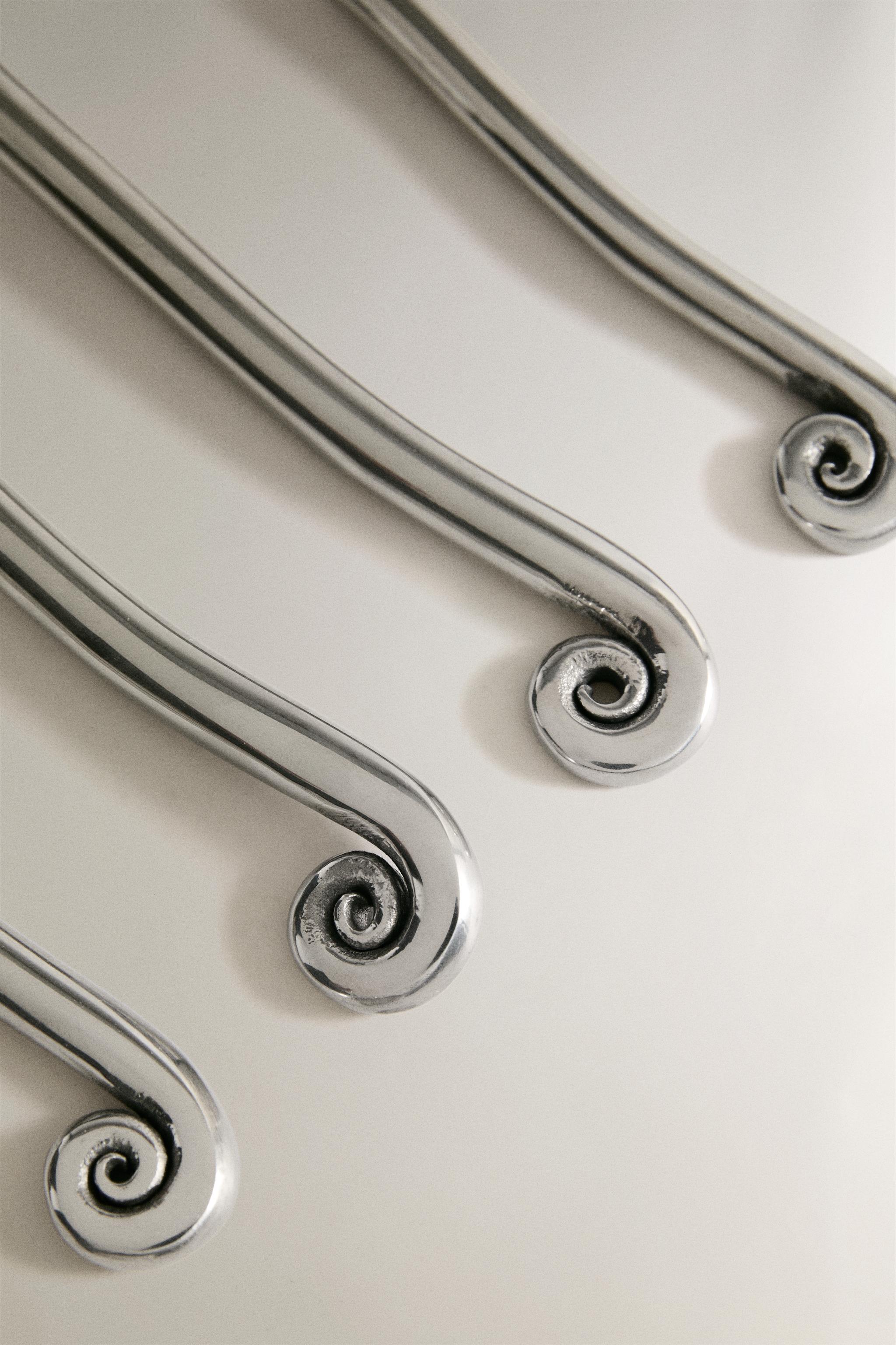 ENSEMBLE COUVERTS SPIRALE (LOT DE 4)