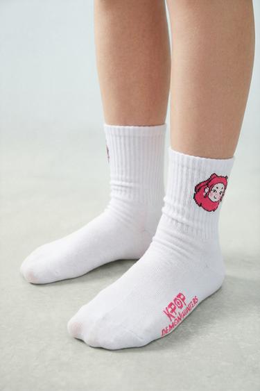 PACK TRES CALCETINES MEDIOS KPOP DEMON HUNTERS™ NETFLIX © - Rosa de Zara