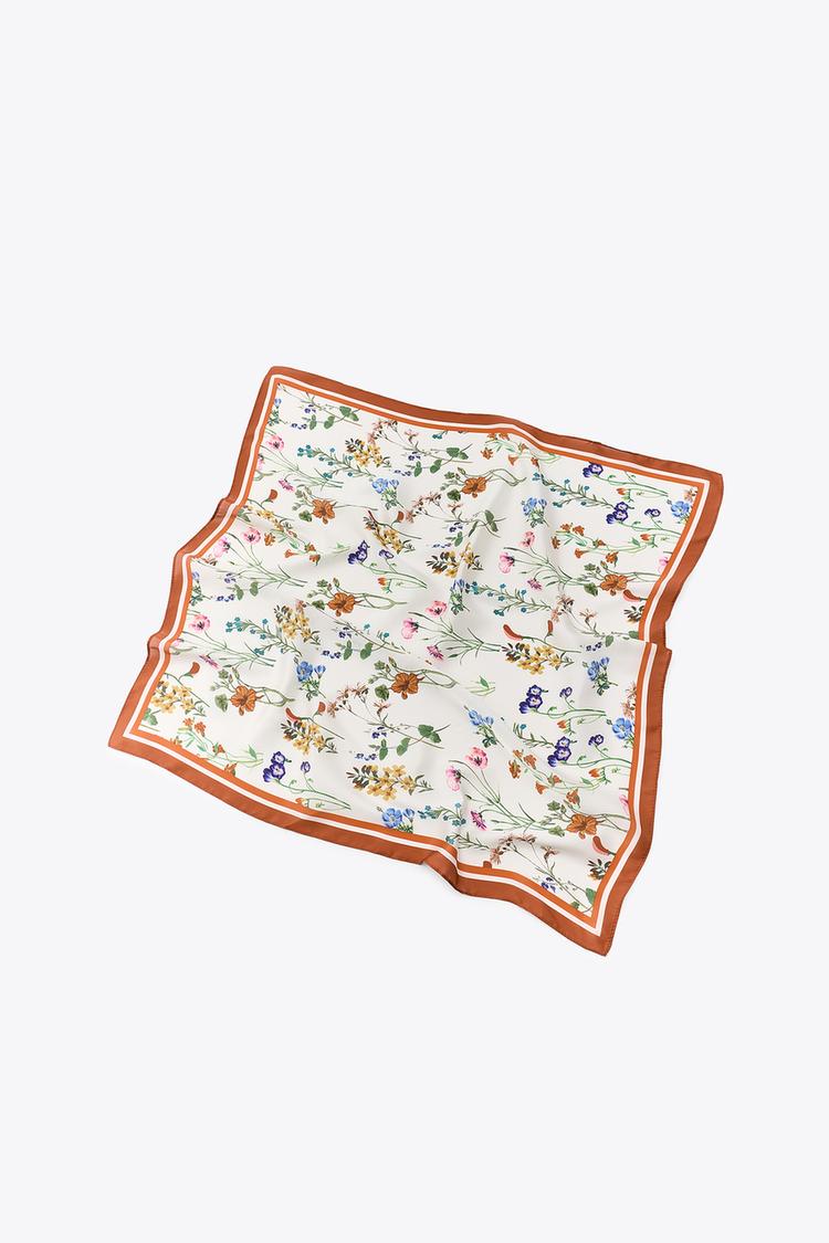 CONTRAST FLORAL PRINT SCARF Ecru ZARA India