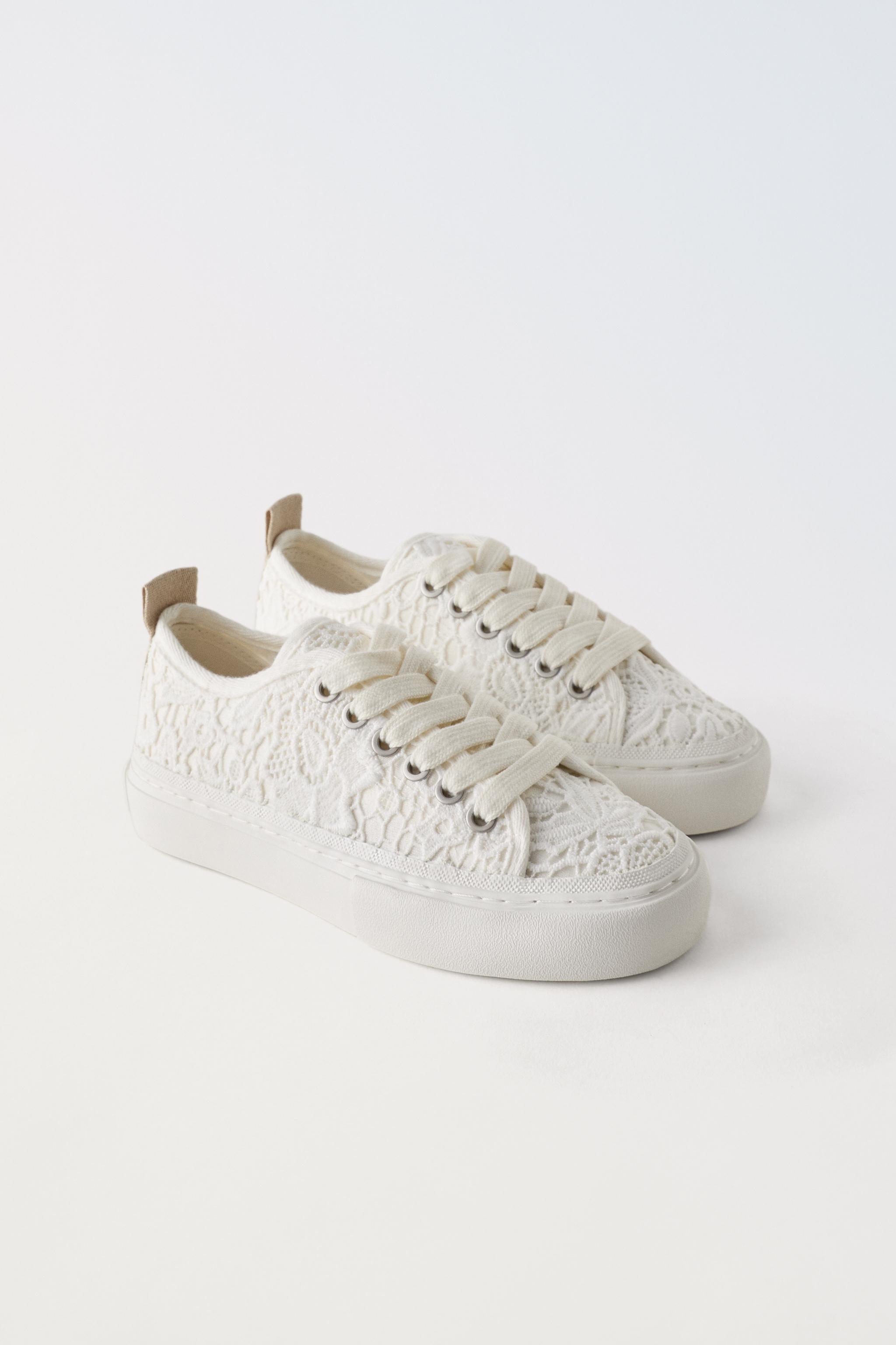 LACE SNEAKERS