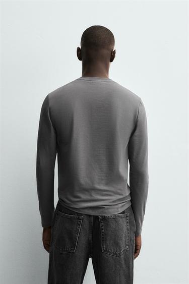 T-SHIRT BASIQUE SLIM FIT - Grisâtre de Zara - Image 2