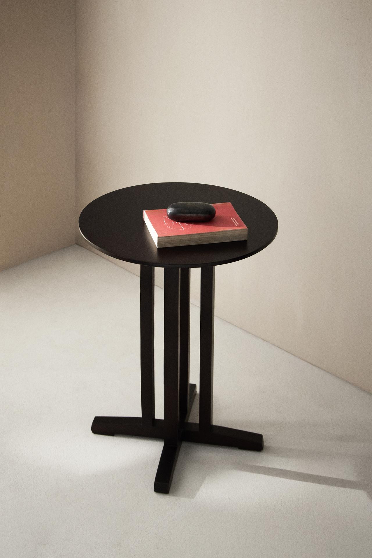 ROUND BEDSIDE TABLE — Brown