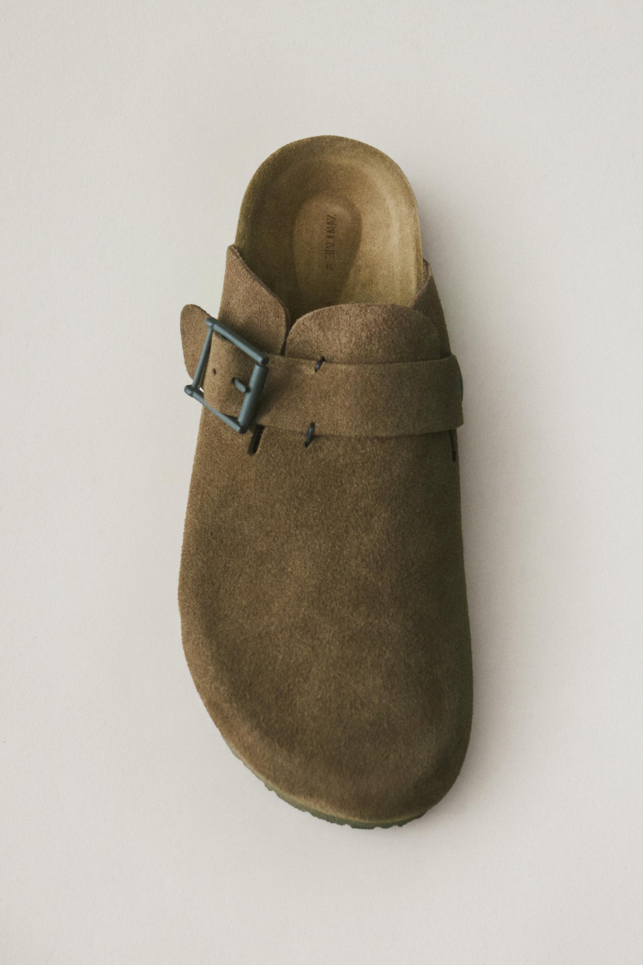 SABOT CUIR BOUCLE DÉTAIL SURPIQÛRE