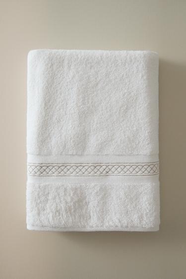 BATH TOWEL WITH WAVY BORDER - Golden by Zara - Image 4