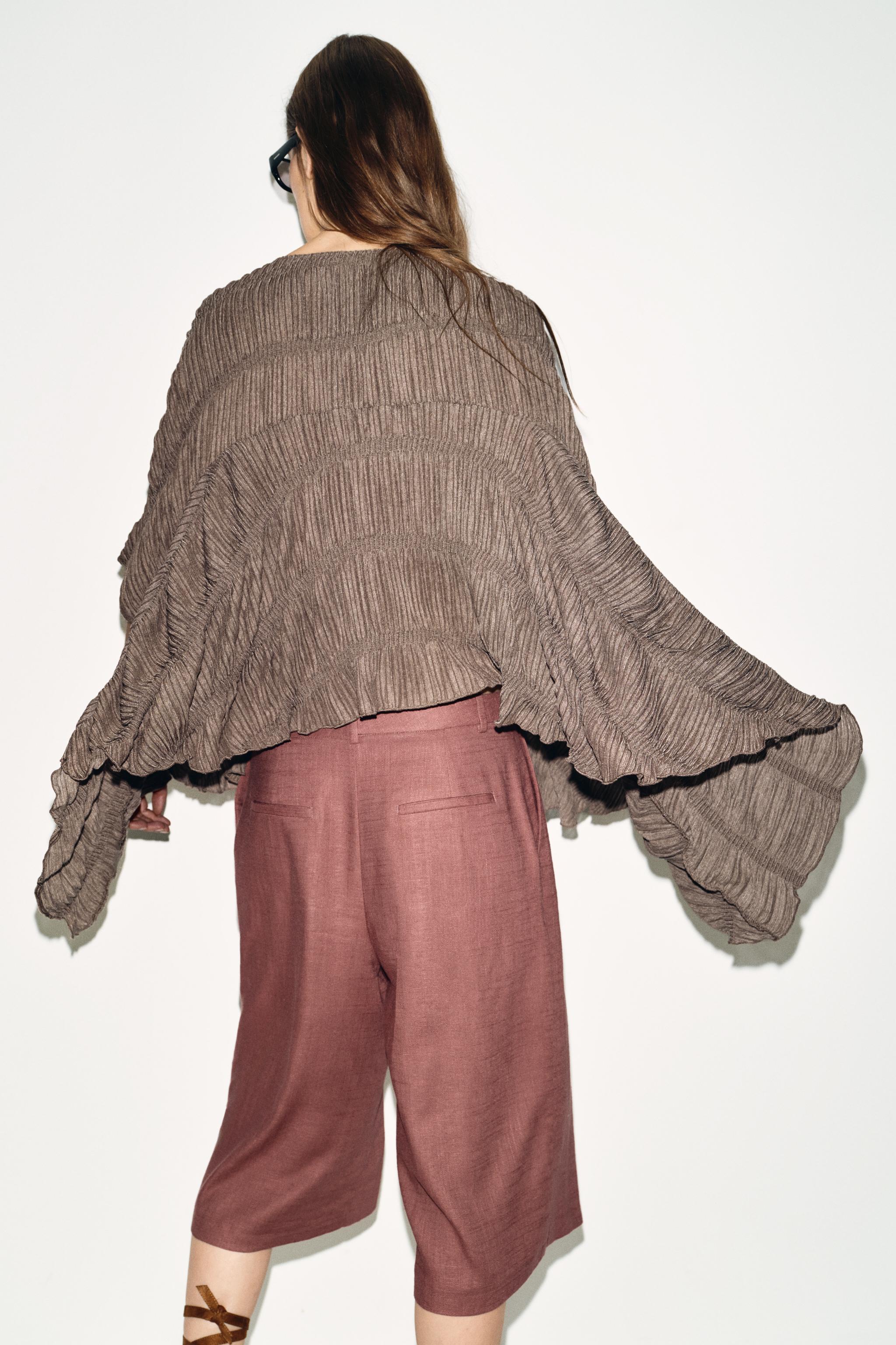 TEXTURED CAPE TOP