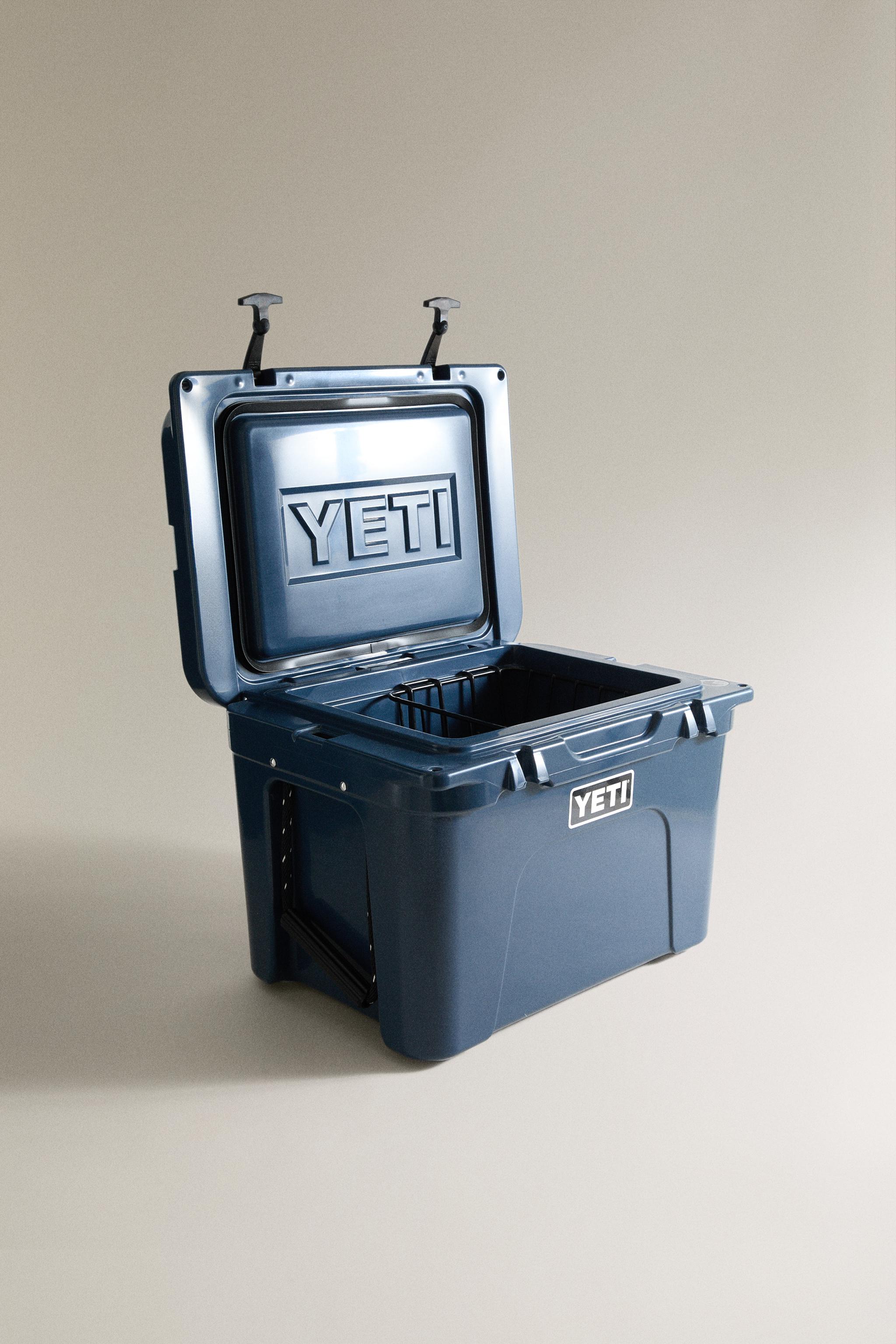 YETI RIGID PORTABLE COOLER — Blue