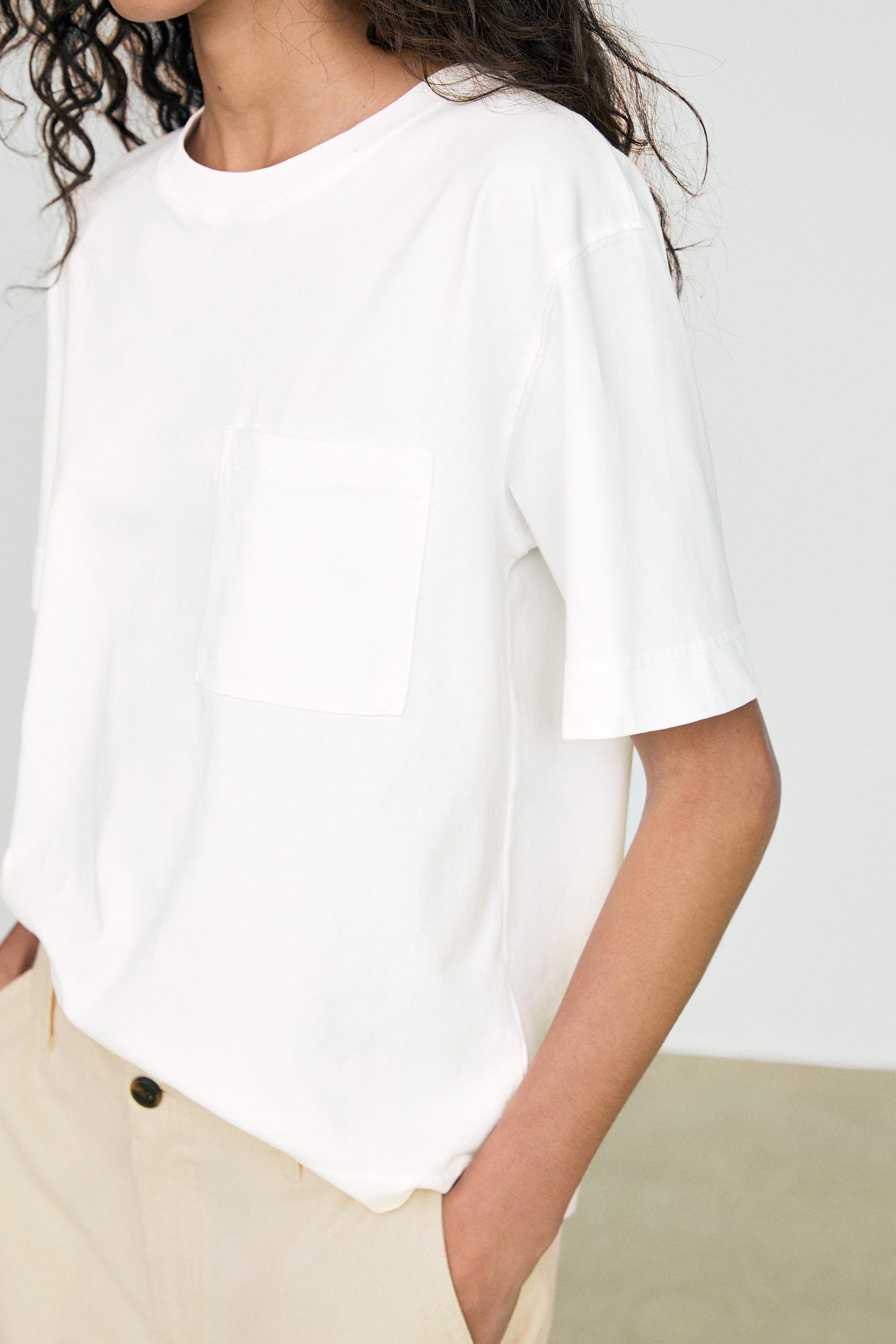 Short sleeve T-shirt with pocket detail