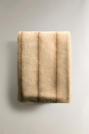 COPERTA IN PELLICCIA A RIGHE - Beige di Zara