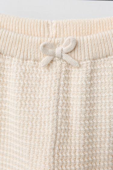 PANTALON TEXTURÉ À FLEURS BRODÉES ET DENTELLE - Écru de Zara - Image 2