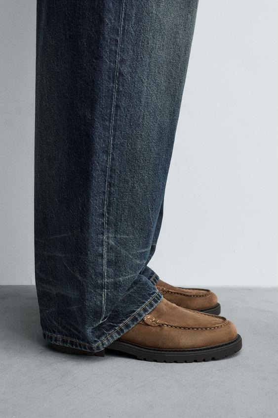 BUCKLED LEATHER SHOES