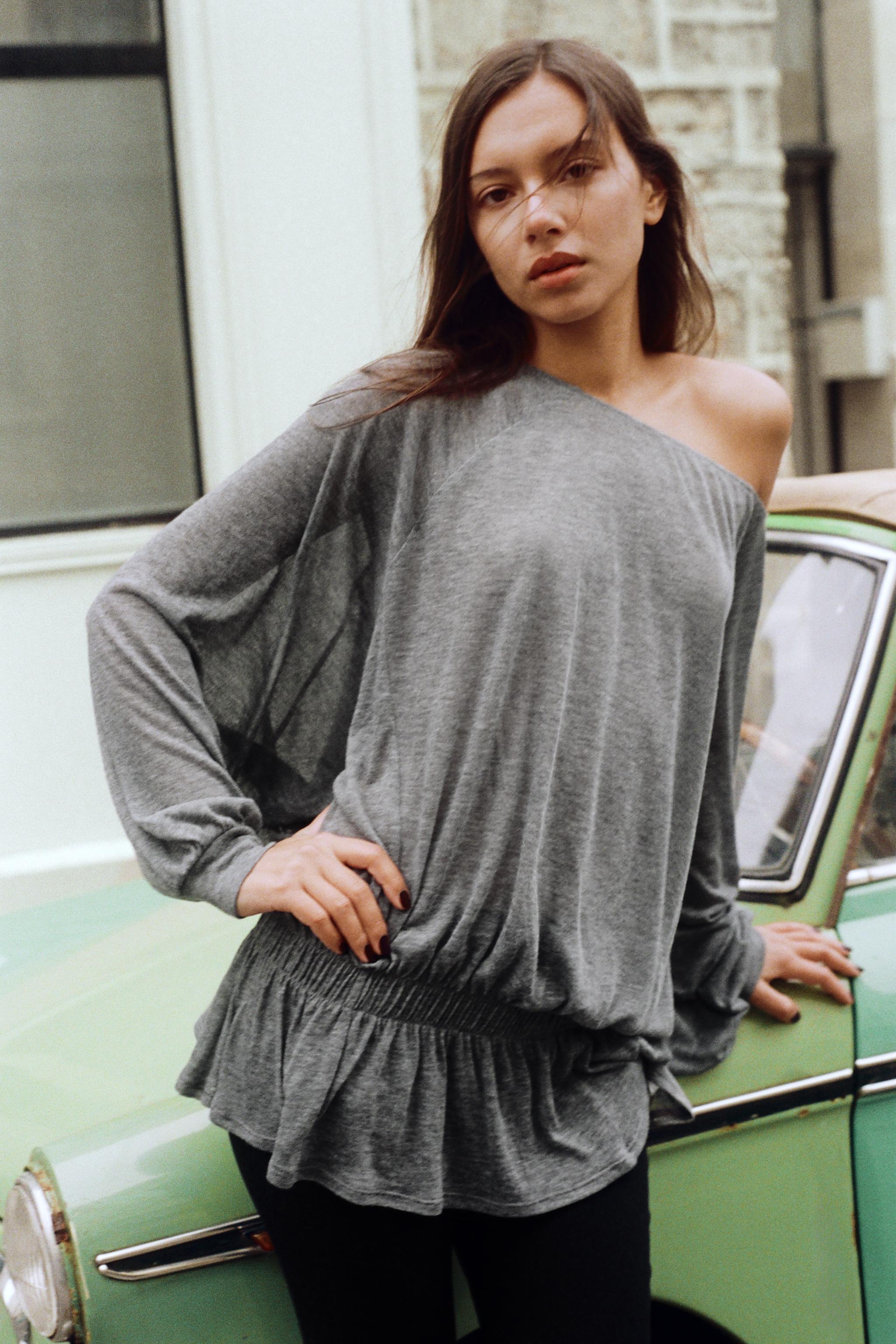 BATWING SLEEVE FRILL TOP