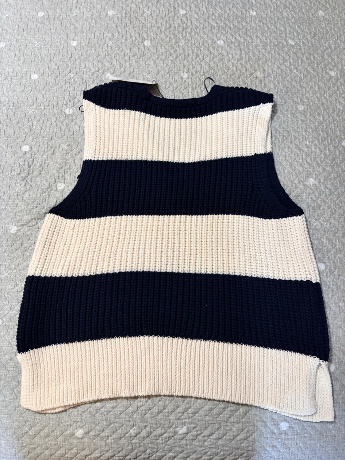 STRIPED KNIT VEST - Image 2