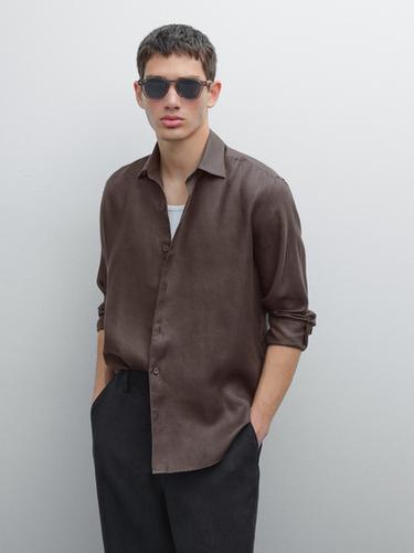 Camisa regular fit twill ligero - Chocolate de Zara