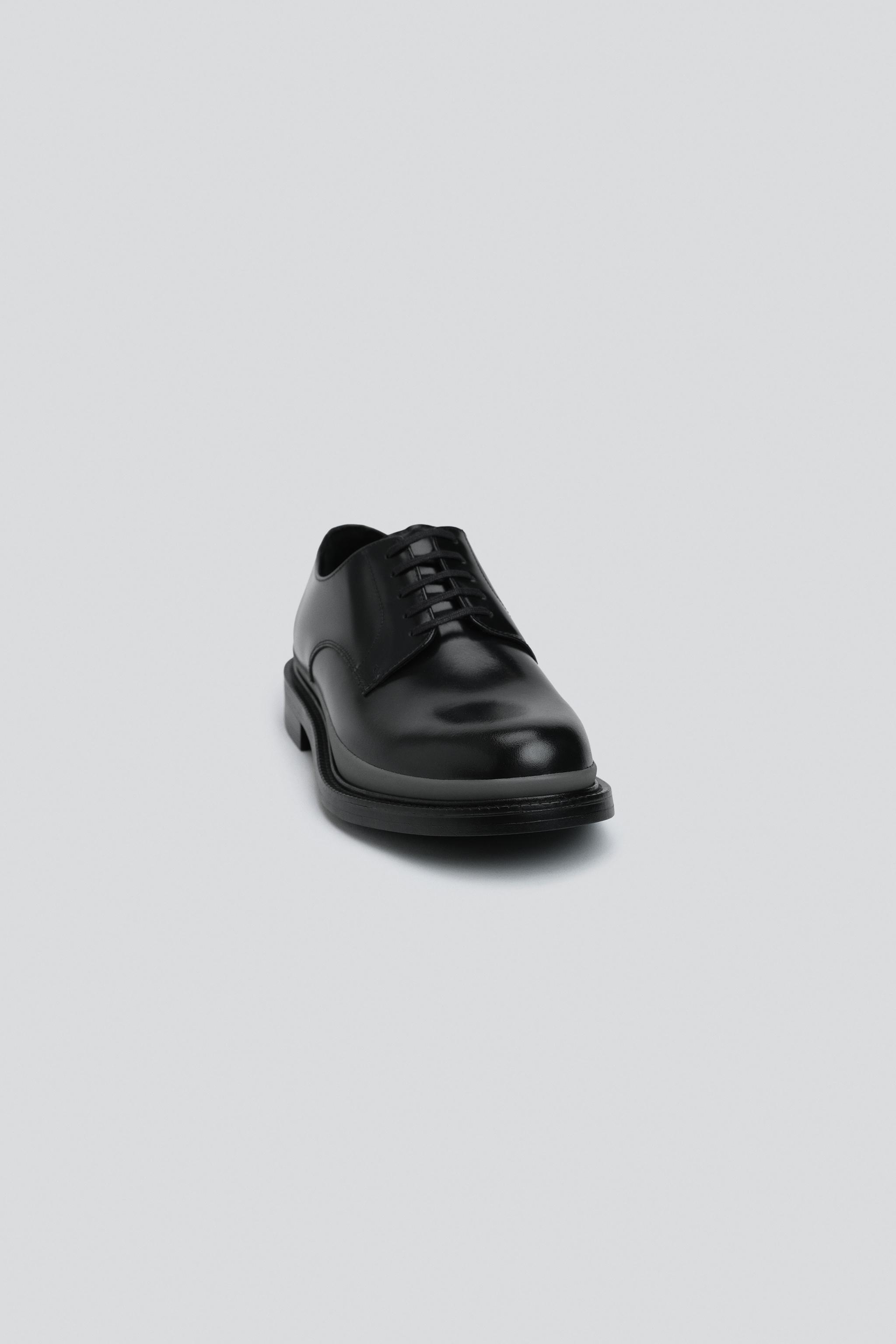 CHAUSSURES EN CUIR
