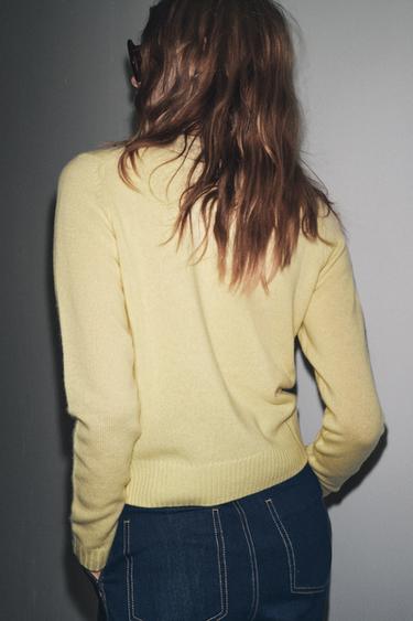 PULL BASIQUE 100 % LAINE - Jaune clair de Zara - Image 3