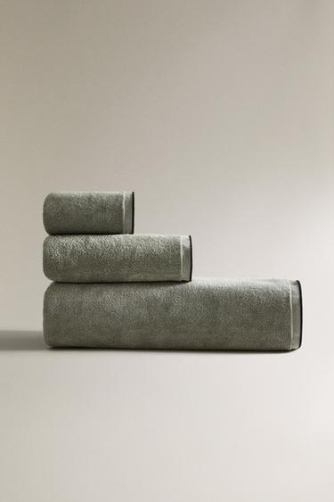 TOALHA DE BANHO DE VELUDO COM OVERLOCK - Esverdeado da Zara