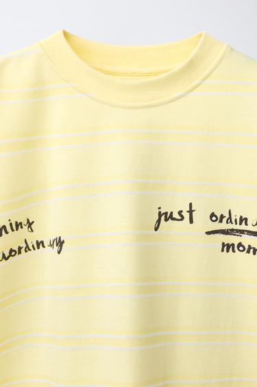 T-SHIRT RAYURES IMPRIMÉ INSCRIPTION - Jaune clair de Zara - Image 2