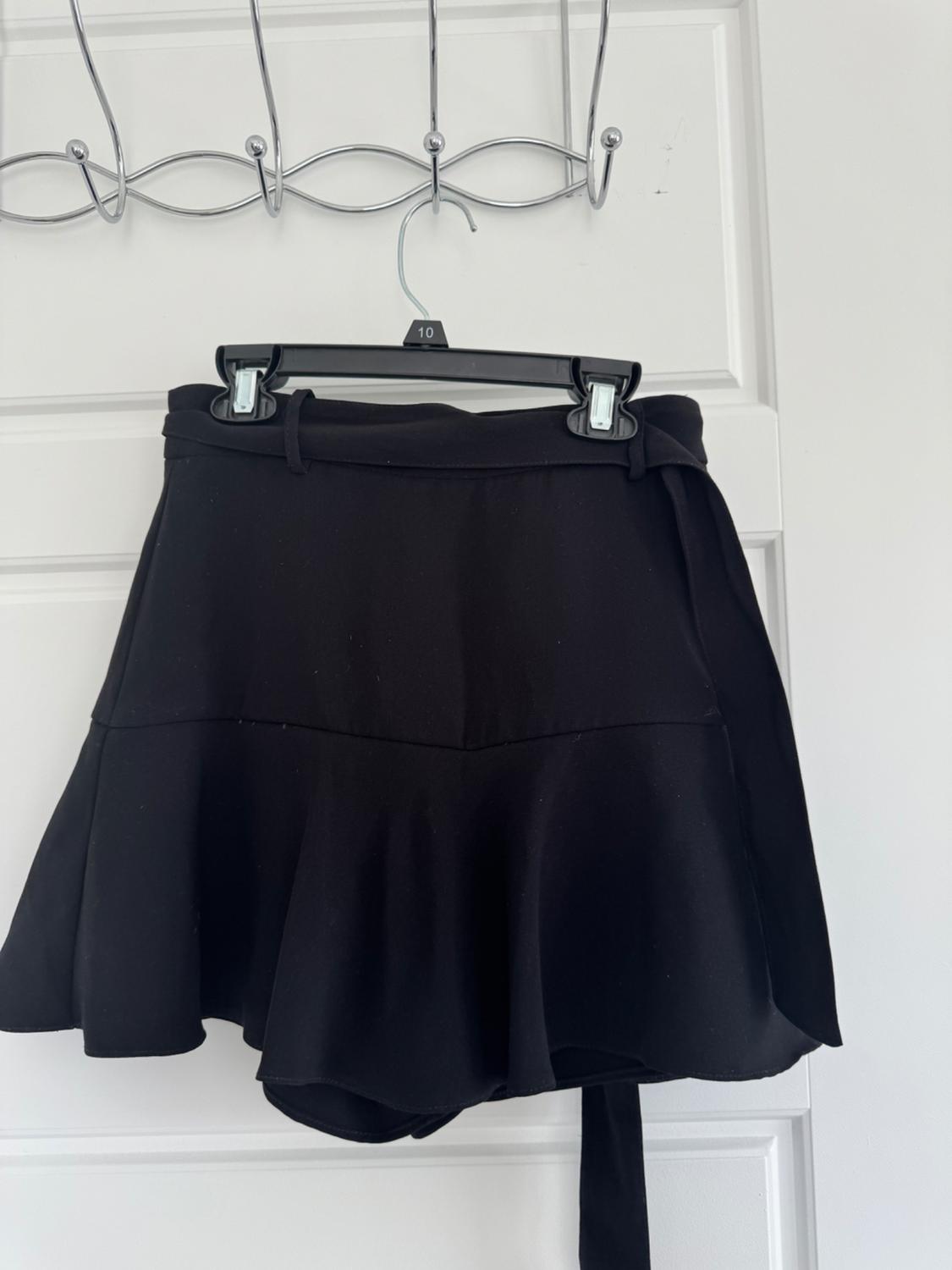 TIE BELTED SKORT