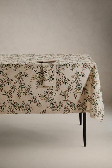 TISCHDECKE AUS BAUMWOLLE MIT WEIHNACHTSZWEIGEN - Cremefarben von Zara