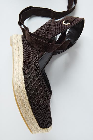 CURVED WEDGE HEEL - Brown by Zara