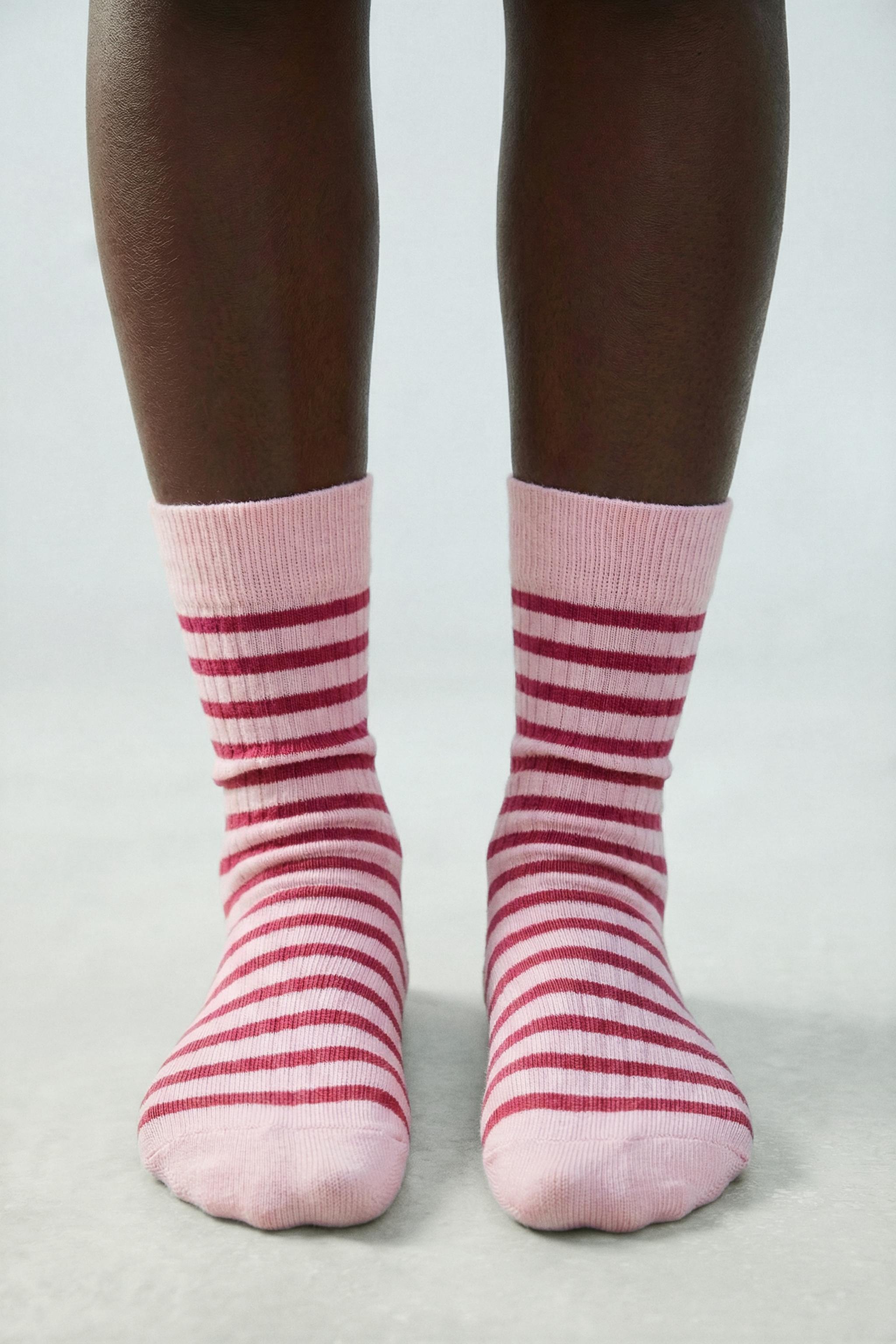 LOT DE DEUX PAIRES CHAUSSETTES MONTANTES À RAYURES