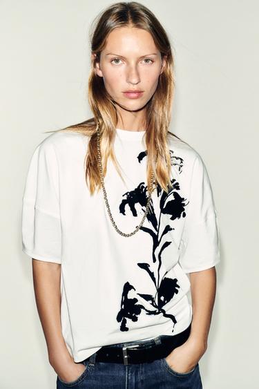 T-SHIRT WITH CONTRAST FLOWER PRINT - White by Zara