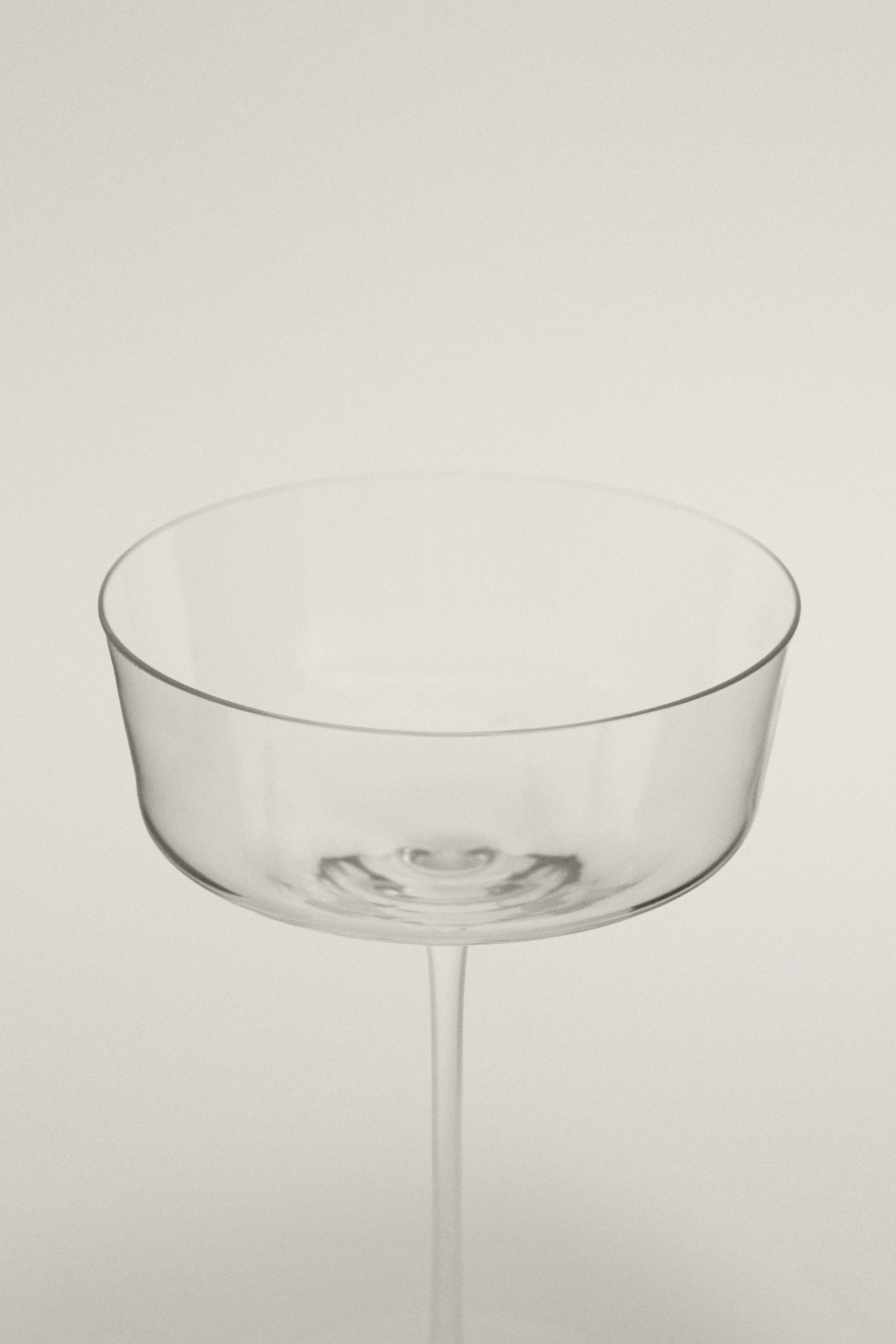 LOW CRYSTALLINE GLASS — Transparent