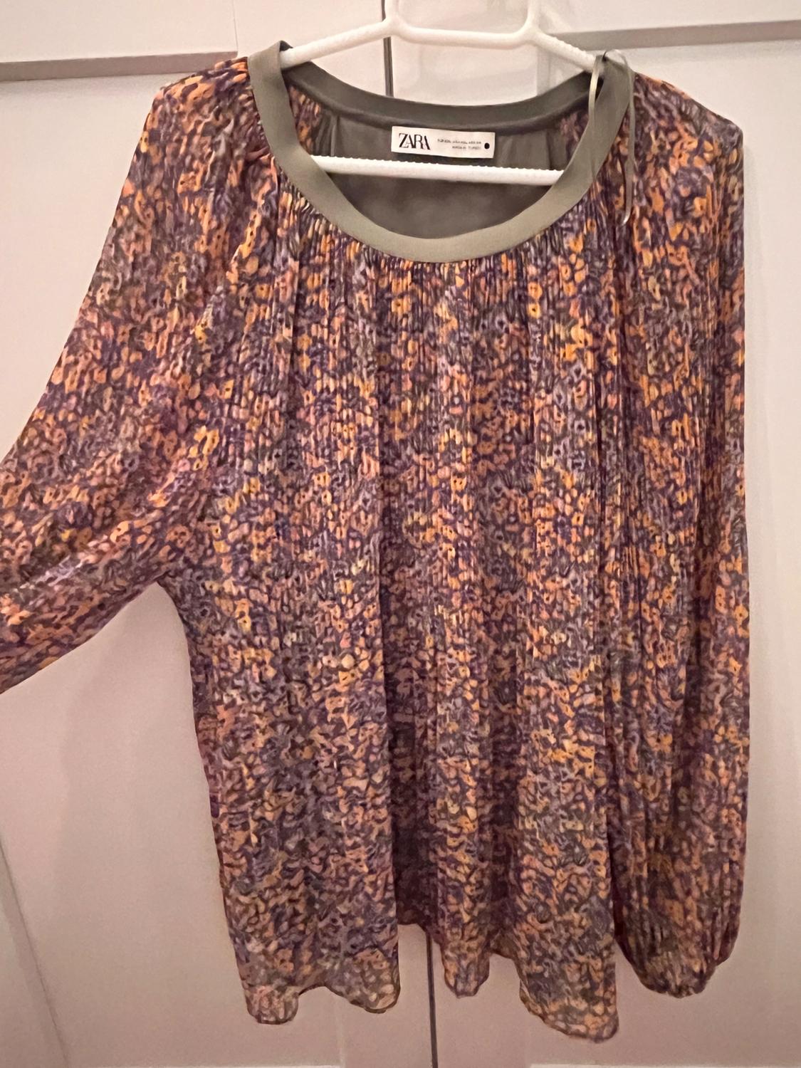 PRINTED BLOUSE WITH PLEATS - Image 2