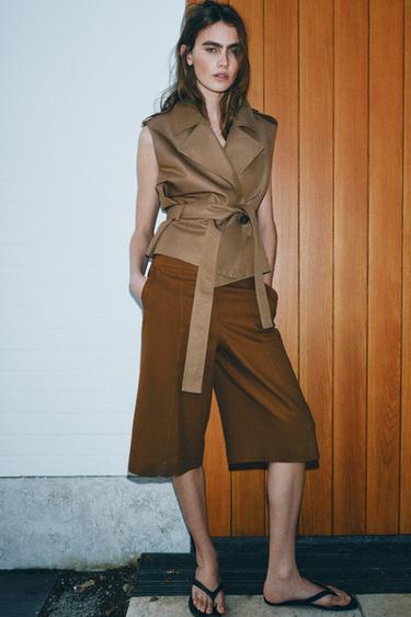 CHALECO CRUZADO CINTURÓN HOMBRERAS - Khaki de Zara