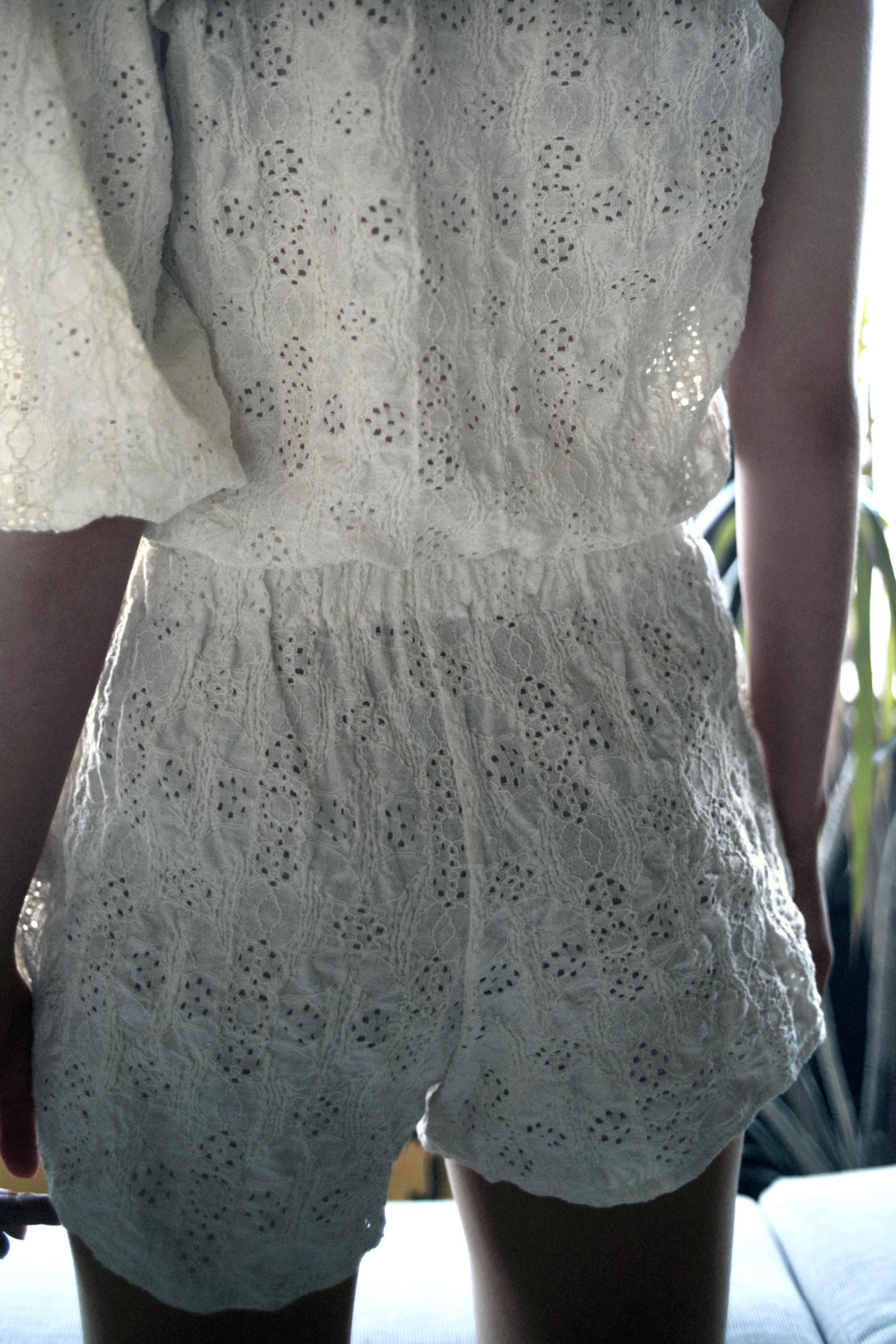 【難あり】d.i.a.ダイヤ ショートパンツ25インチ フェザー 刺繍あり 難あり】d.i.a.ダイヤ ショートパンツ25インチ フェザー 刺繍あり