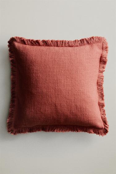STRIPED CUSHION COVER WITH FRINGING - Raspberry by Zara