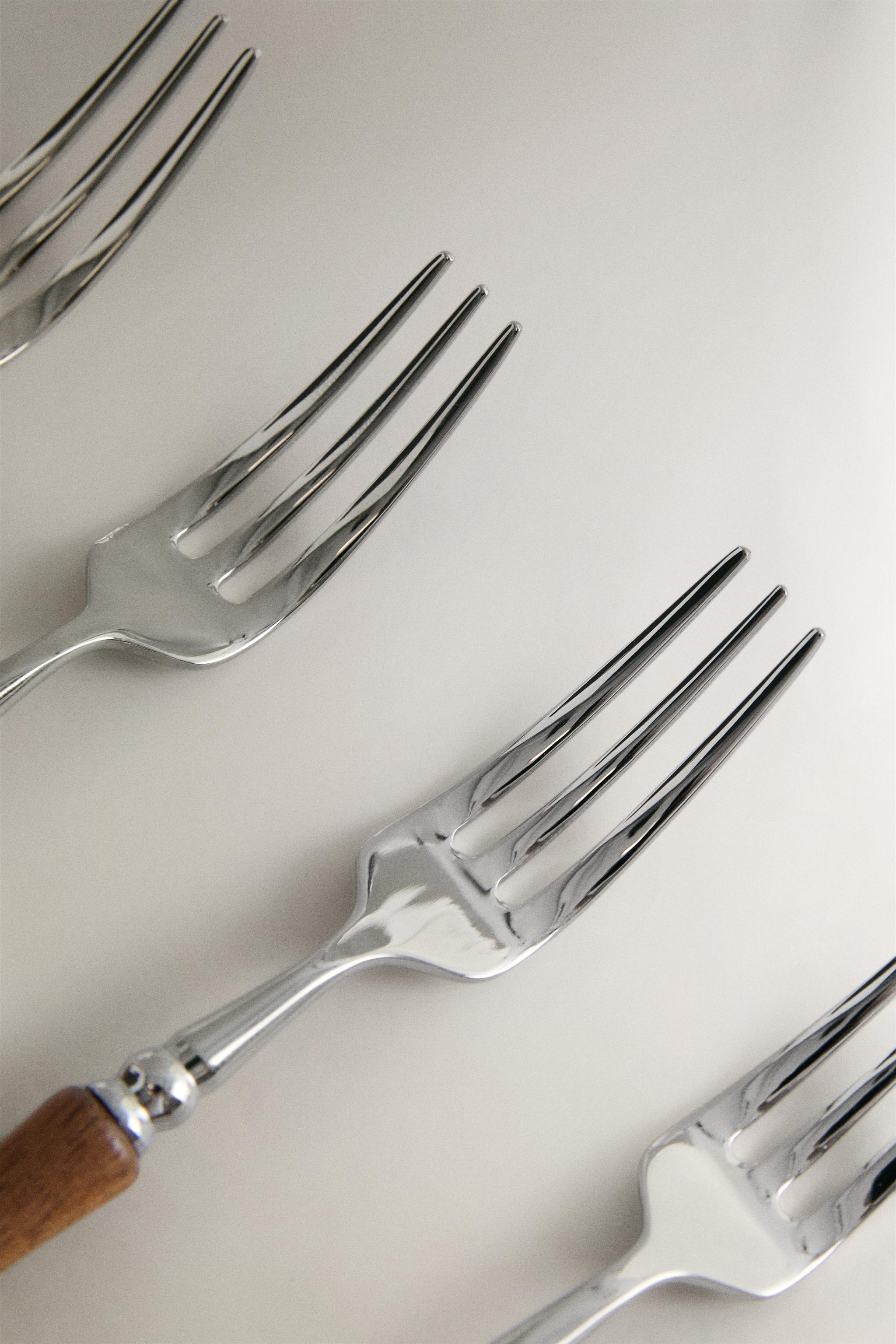 PACK OF ACACIA WOOD HANDLE BRUNCH FORKS (PACK OF 4) — Light beige