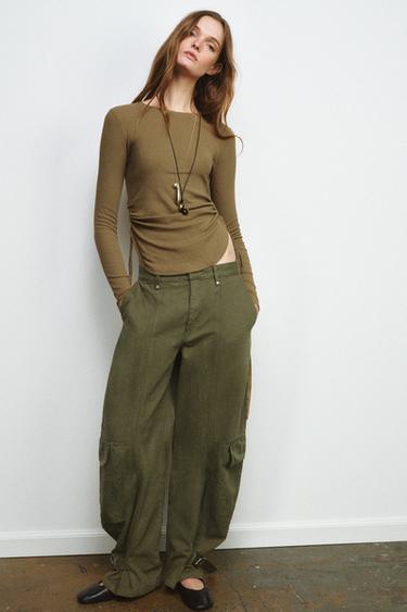 T-SHIRT MIT KORDELZUG AUS FESTEM STOFF - Tobacco Brown von Zara