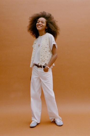 ВЯЗАНЫЙ ЖИЛЕТ С ЦВЕТАМИ КРОШЕ И БУСИНАМИ — ЭКРЮ от Zara