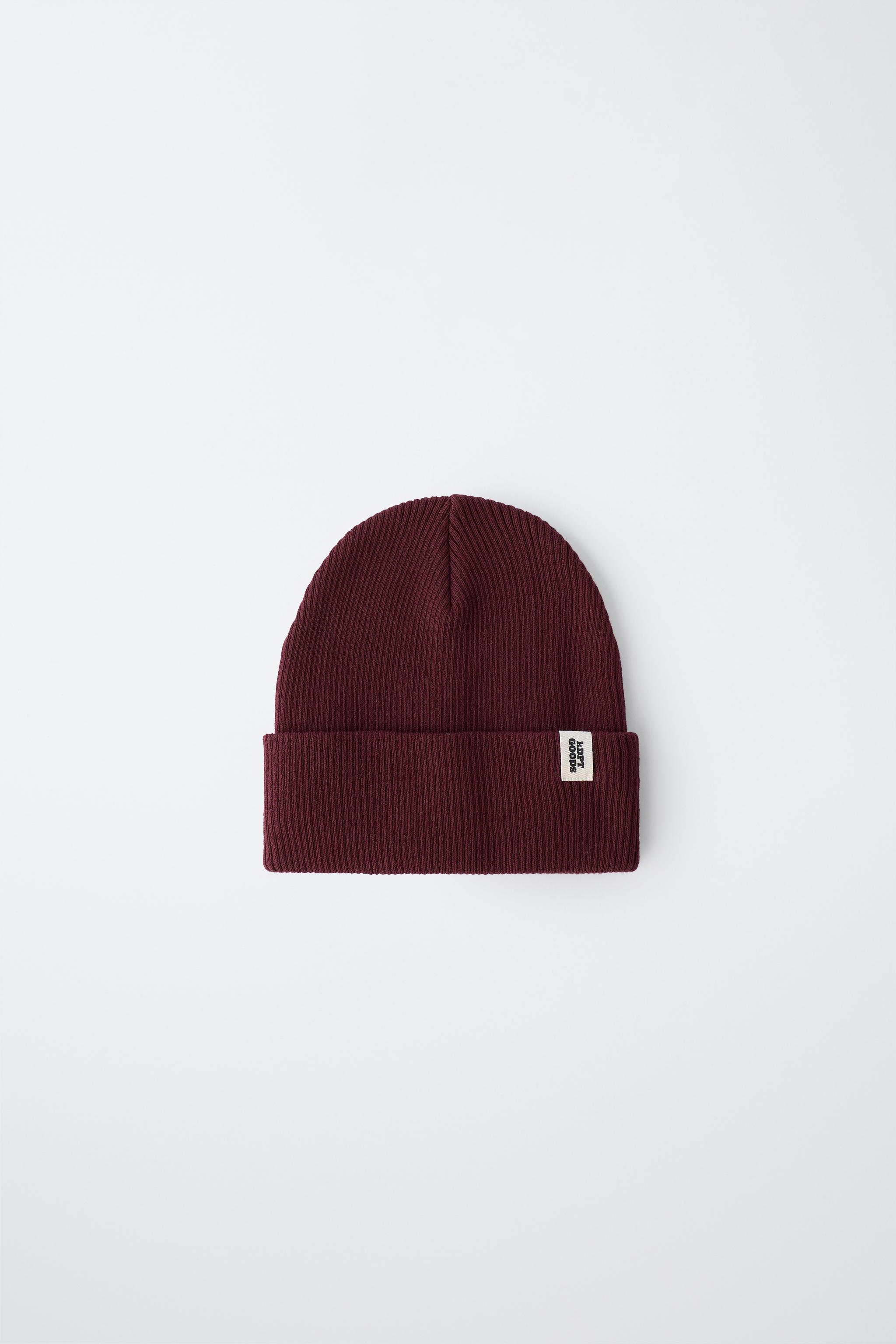RIBBED KNIT LABEL HAT — GARNET